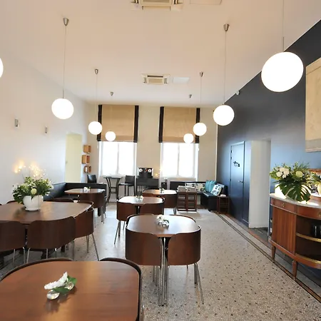 The Originals Boutique, Victoria, 3*