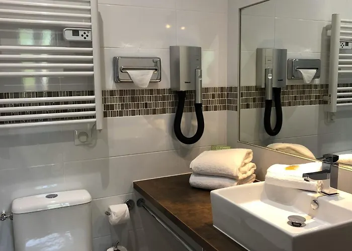 Hotel The Originals Boutique, Victoria, 3*