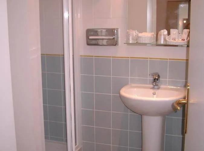 Hotel The Originals Boutique, Victoria, 3*