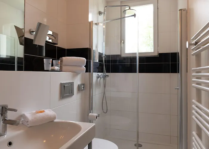 Hotel The Originals Boutique, Victoria,